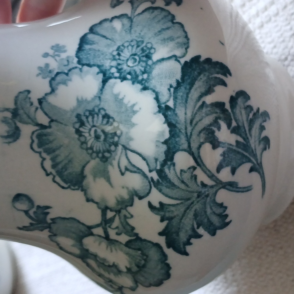 Vintage or Antique blue and white ceramic pitcher - Picture 5 of 6